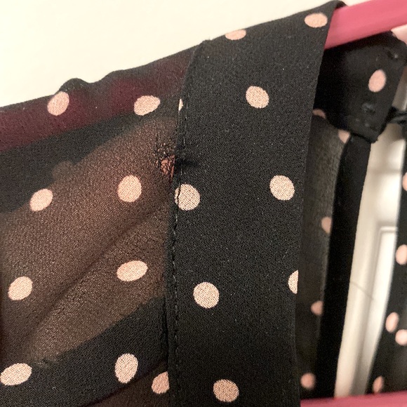 Size 1X Black Sleeveless Blouse with Pink Polka Dots - Picture 6 of 6